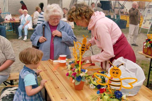 Kinderbasteln beim Ostelbischen Bauernmarkt